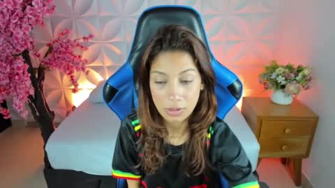 Snapshot of cora22_ chatting on February 20, 12:57 pm CORA online show from February 20, 12:57 pm