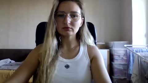 cora_fora online show from September 12, 8:23 am