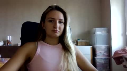 cora_fora online show from September 17, 8:12 am