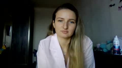 cora_fora online show from December 3, 10:39 am