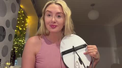 Anny online show from April 3, 3:43 pm