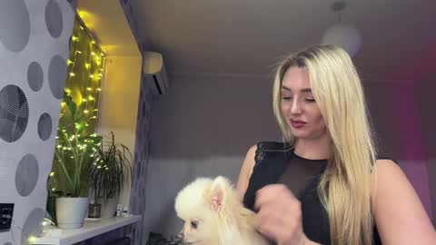 Anny online show from April 6, 3:46 pm