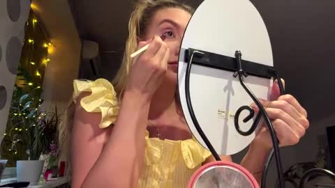 Anny online show from April 1, 3:53 pm