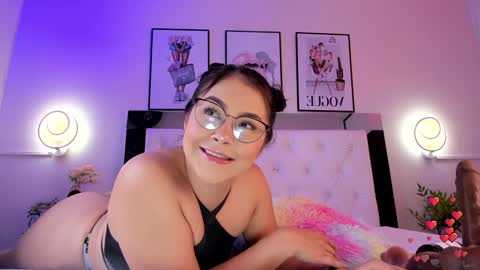 Snapshot of corachandler chatting on February 6, 12:33 am Cora online show from February 6, 12:33 am