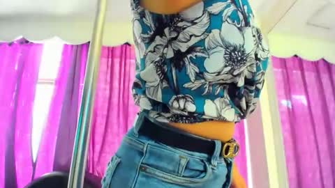 Snapshot of coral_gibson chatting on December 23, 11:57 am Coral online show from December 23, 11:57 am
