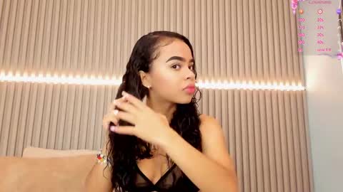 coralineross_ online show from March 11, 11:12 am