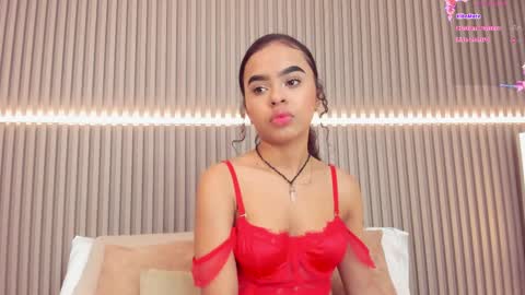 coralineross_ online show from March 12, 11:31 am