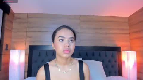 coralineross_ online show from January 9, 11:03 am
