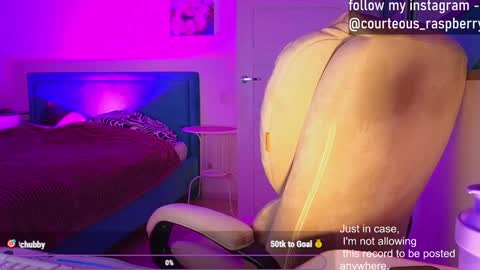 Snapshot of courteous_raspberrrry chatting on January 20, 2:46 pm Rose Roys my  online show from January 20, 2:46 pm