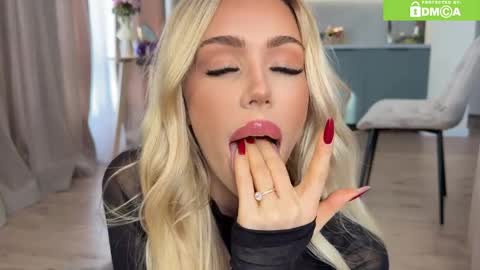 ALEXA AND WALLY online show from April 9, 7:14 am