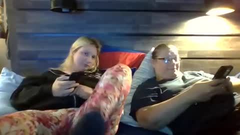 Snapshot of creamymadona chatting on September 25, 8:28 pm Heather online show from September 25, 8:28 pm