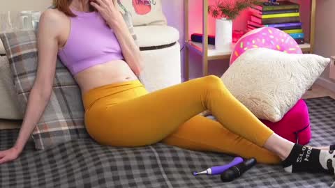 Snapshot of creme_dela_creme chatting on February 11, 6:11 pm Quinn de la Creme online show from February 11, 6:11 pm