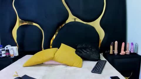 Criistaal   online show from February 12, 4:36 am