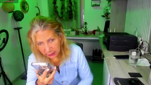 Cristal Ayala online show from April 13, 8:42 pm