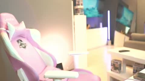 Laura online show from November 23, 6:05 am