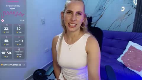 This blondie girl  is waiting for someone very horny to get some fun online show from November 30, 2:49 am