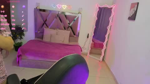 cristy_tay online show from April 1, 11:44 am