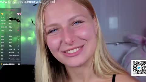 Snapshot of crystal_blond chatting on October 21, 7:29 pm Crystal online show from October 21, 7:29 pm