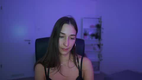 Crystalbrunette18 online show from April 13, 7:47 pm