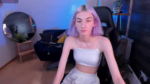 Mia online show from September 15, 2:36 pm