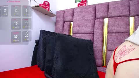 ASHLEY online show from November 5, 8:25 pm