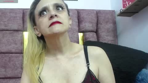 ASHLEY online show from April 4, 8:40 pm