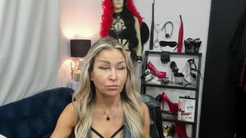 CrystalHotty online show from September 24, 5:50 am