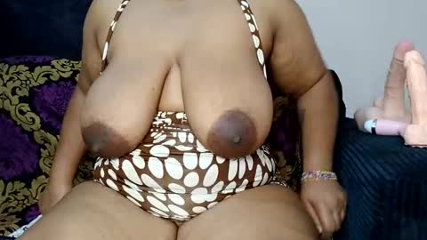 Essie online show from November 5, 5:01 am