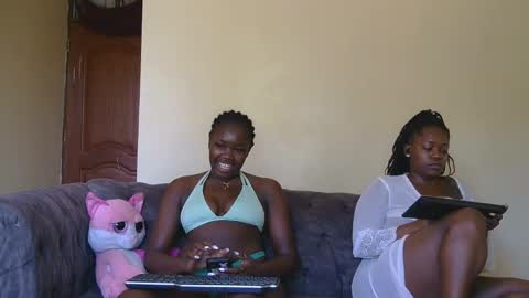 Snapshot of curvyebony1 chatting on February 10, 1:44 pm curtis online show from February 10, 1:44 pm