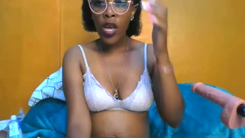 curvylyin online show from March 11, 12:52 pm