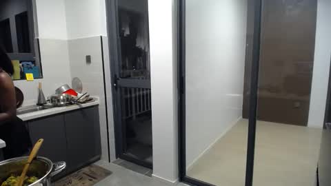 Liya online show from April 8, 6:54 pm