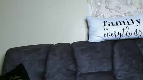 Snapshot of cute_beb2 chatting on December 23, 3:23 pm V EE online show from December 23, 3:23 pm