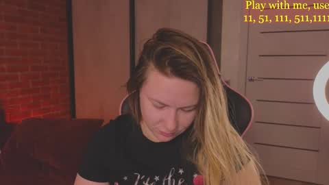 Snapshot of cute_darina chatting on February 12, 2:03 am Everyday stream in the same time online show from February 12, 2:03 am