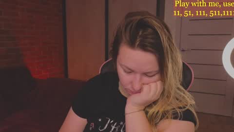 Snapshot of cute_darina chatting on February 6, 1:38 am Everyday stream in the same time online show from February 6, 1:38 am
