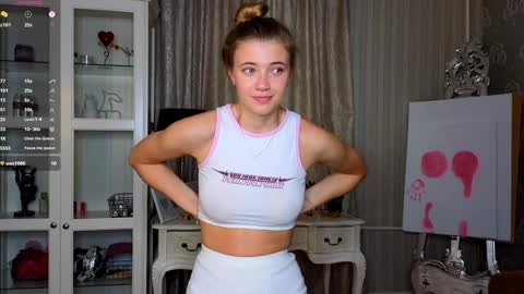 Snapshot of cute_fox_girl chatting on October 24, 7:37 am Anne online show from October 24, 7:37 am