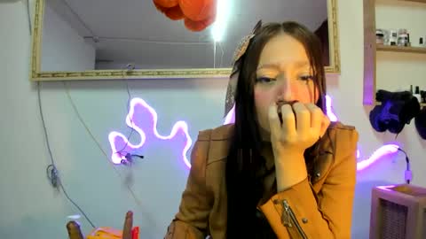 Snapshot of cute_zoe1 chatting on February 21, 10:48 pm cute_zoe1 online show from February 21, 10:48 pm
