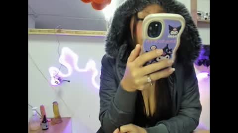 Snapshot of cute_zoe1 chatting on February 21, 1:00 am cute_zoe1 online show from February 21, 1:00 am