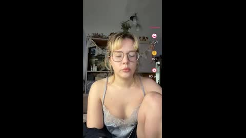 Snapshot of cuteasfuck_ chatting on March 2, 10:37 am Amy online show from March 2, 10:37 am