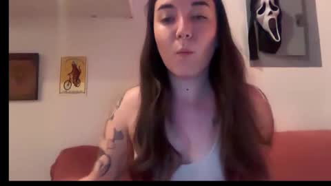 Snapshot of cuteballoons chatting on October 31, 10:25 pm CuteBalloons online show from October 31, 10:25 pm