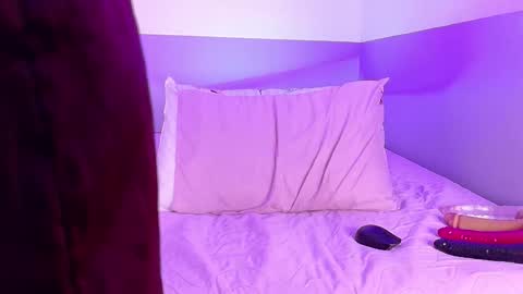 cutepetitee online show from March 11, 9:39 pm