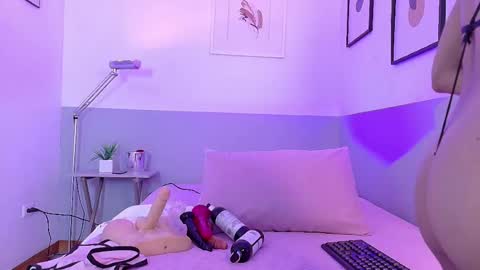 cutepetitee online show from January 31, 8:18 pm