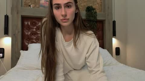 Kim online show from April 4, 5:01 pm