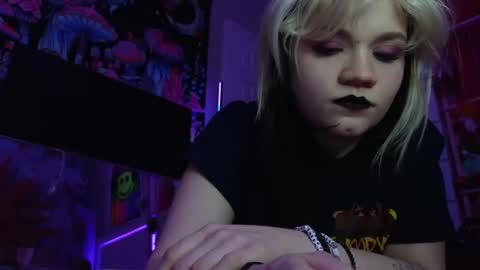 cutiepiespanks online show from May 9, 5:20 am