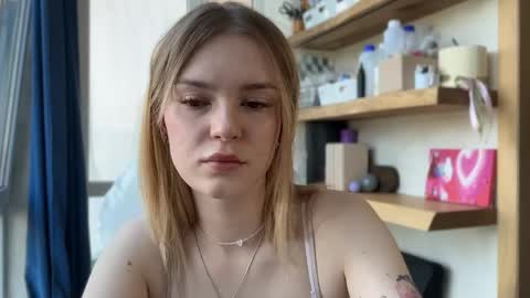 Im Emi streaming with my friend Reyna today online show from June 5, 11:27 am