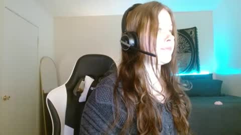 Snapshot of d_a_i_s_y chatting on March 10, 6:38 am Daisy online show from March 10, 6:38 am