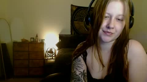 Snapshot of d_a_i_s_y chatting on March 12, 10:16 am Daisy online show from March 12, 10:16 am