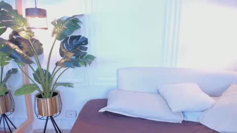 dafne_hillss online show from December 19, 11:57 am