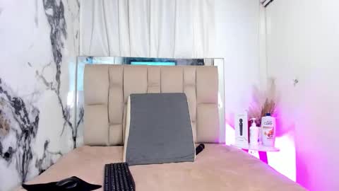 dafne_quenn online show from January 19, 1:07 pm