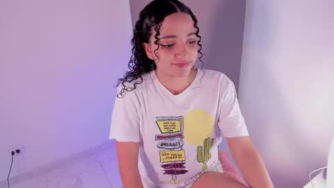 Snapshot of dahliabrowniee chatting on March 5, 10:33 pm Dahli online show from March 5, 10:33 pm