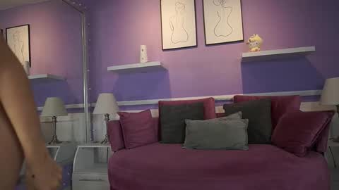 Dahlia Grey online show from February 19, 12:05 pm